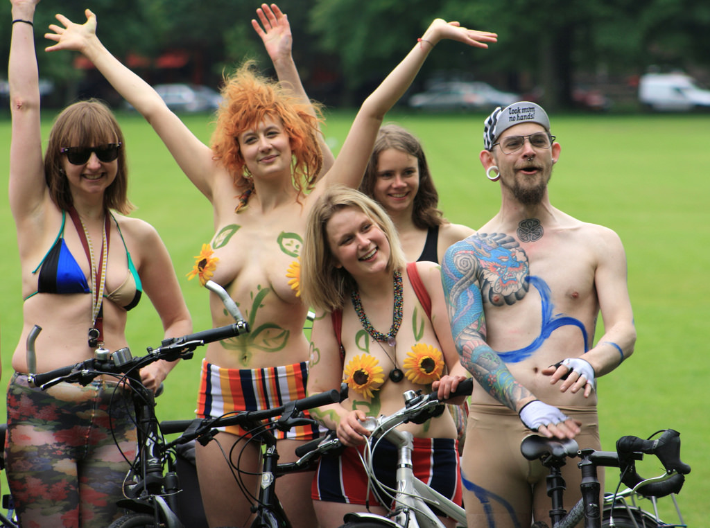 Critical Nude - Naked bike marathon Alexis Martins â€“ Balvubjc